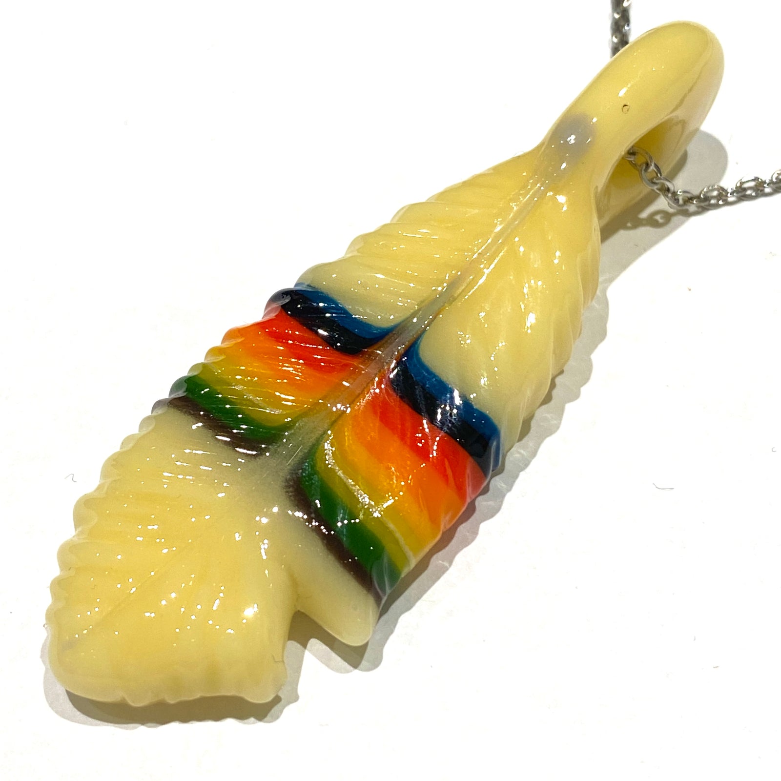 R3G15 Glass Medium Pendleton Feather Pendant #6