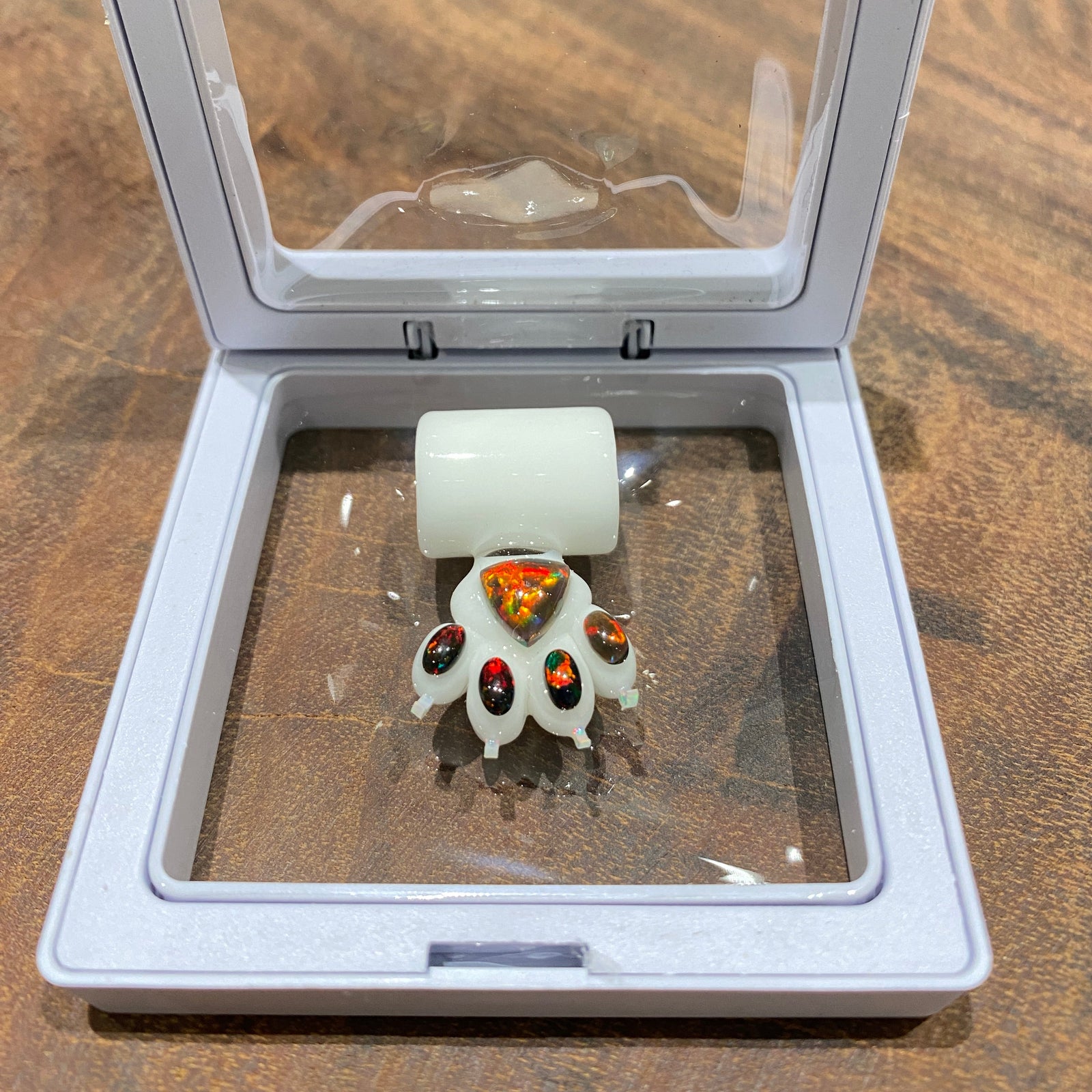 Opal Paw Pendy (White)