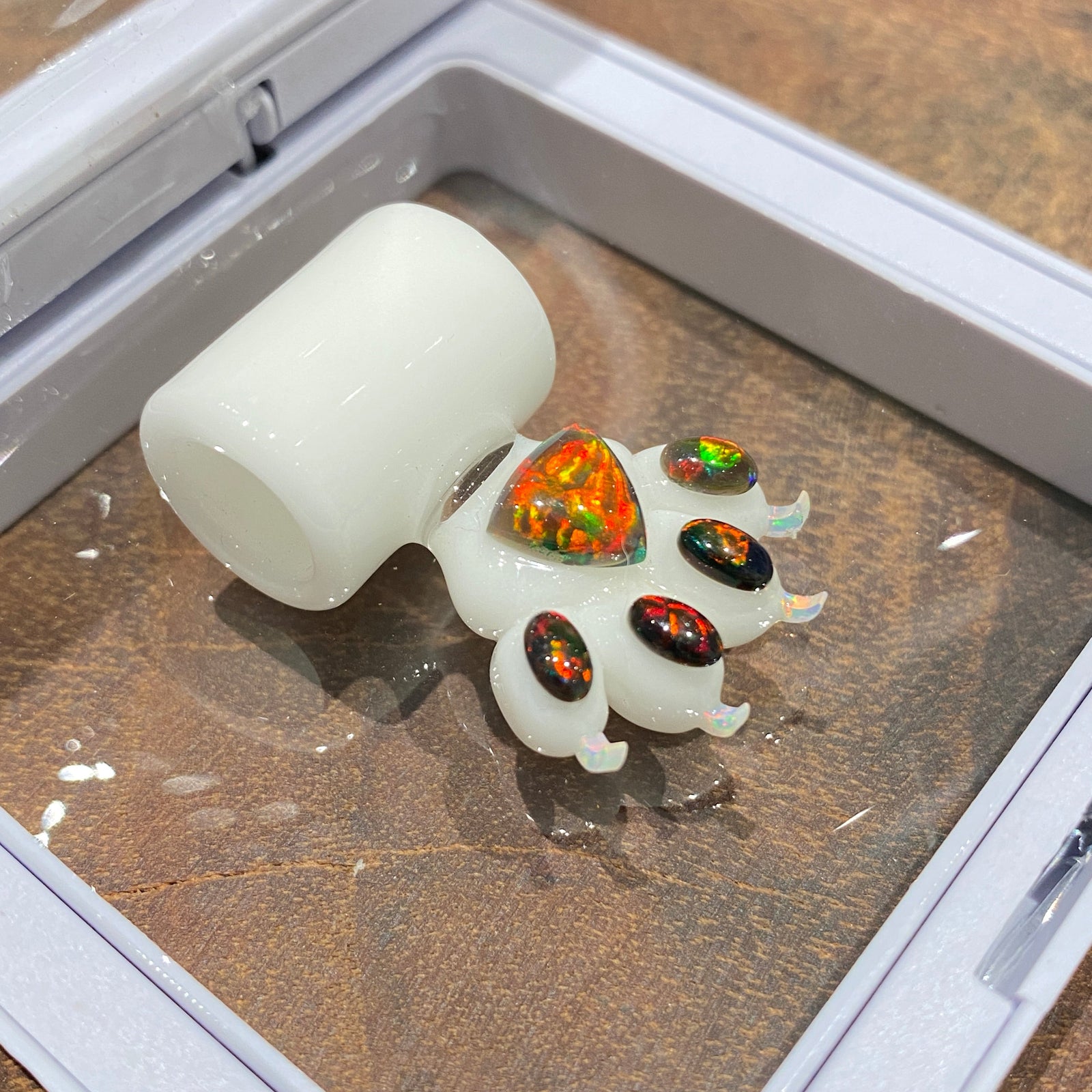 Opal Paw Pendy (White)