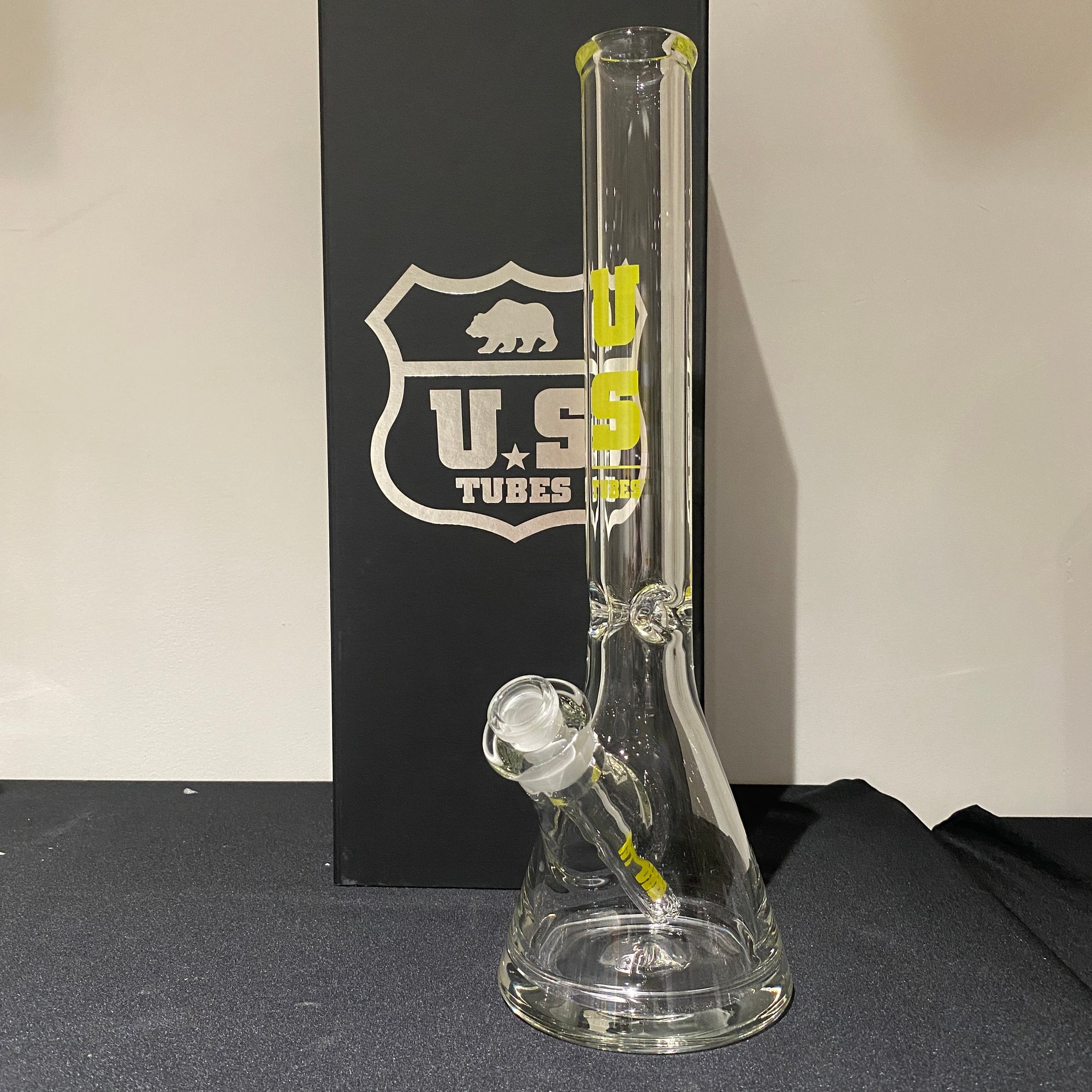 US Tubes 17 Inch Flagship Beaker 50 x 9mm with 24mm Joint and Display Box (Lime Block Decal)