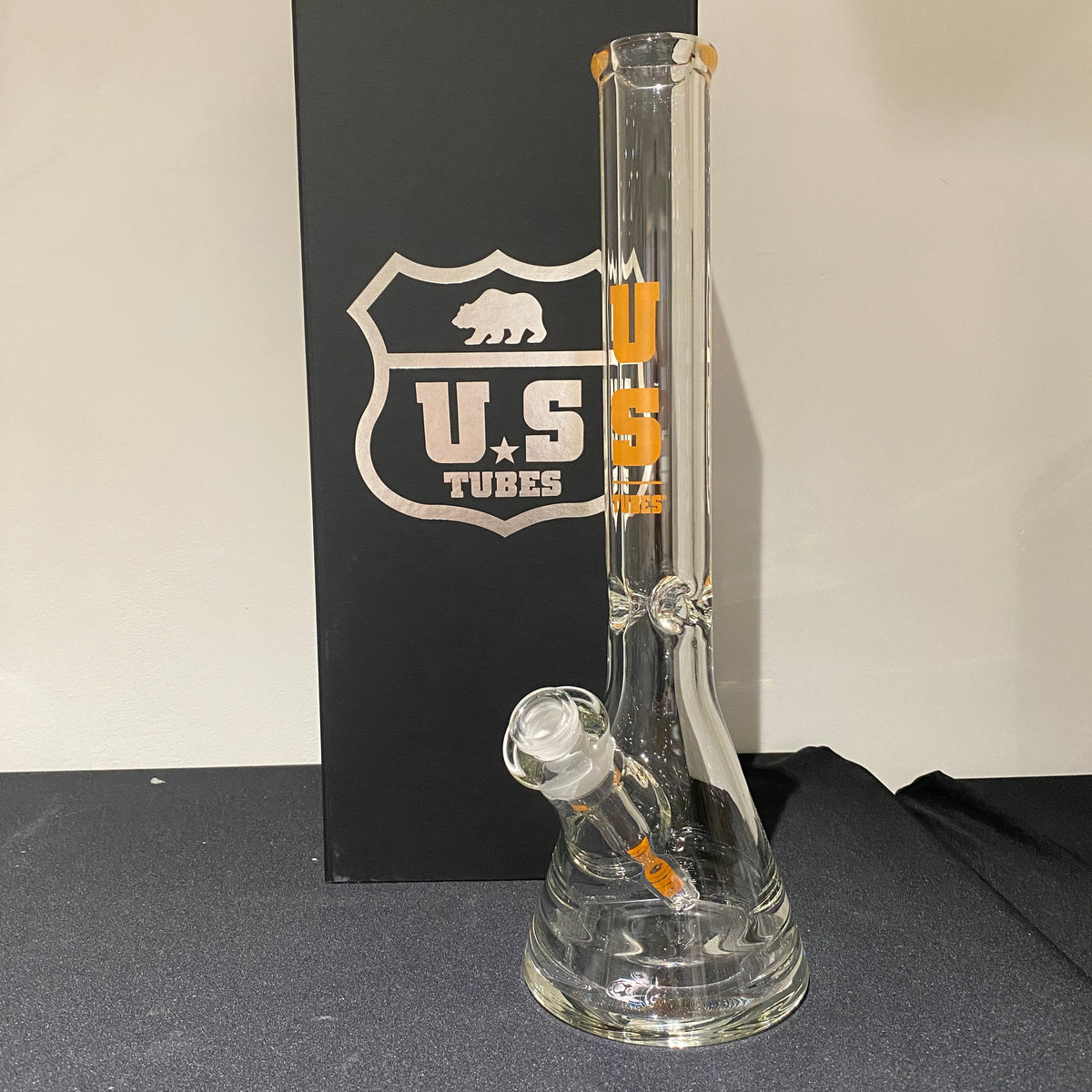 US Tubes 17 Inch Flagship Beaker 50 x 9mm with 24mm Joint and Display Box (Orange Block Decal)