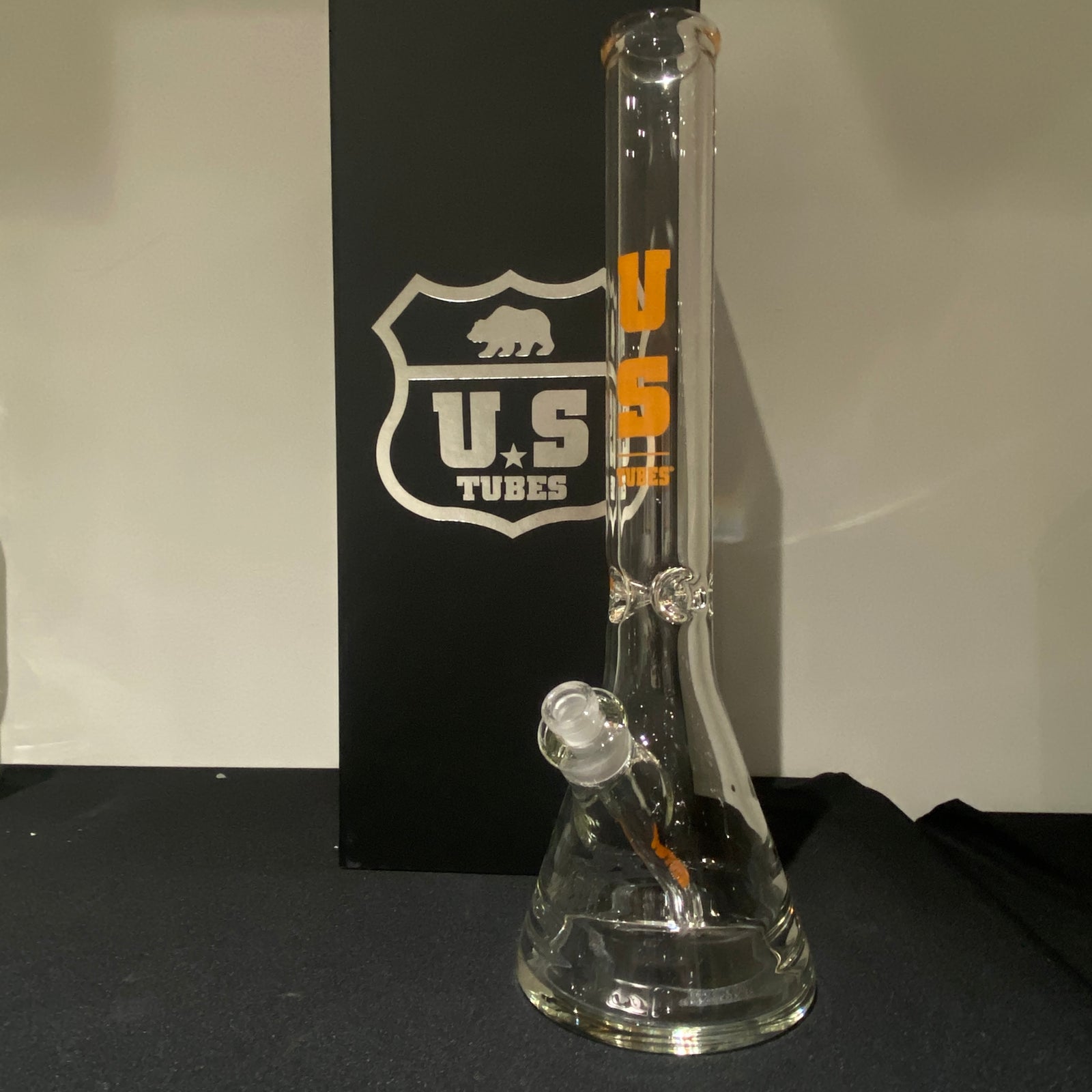 US Tubes 17 Inch Flagship Beaker 50 x 7mm with 19mm Joint and Display Box (Orange Block Decal)