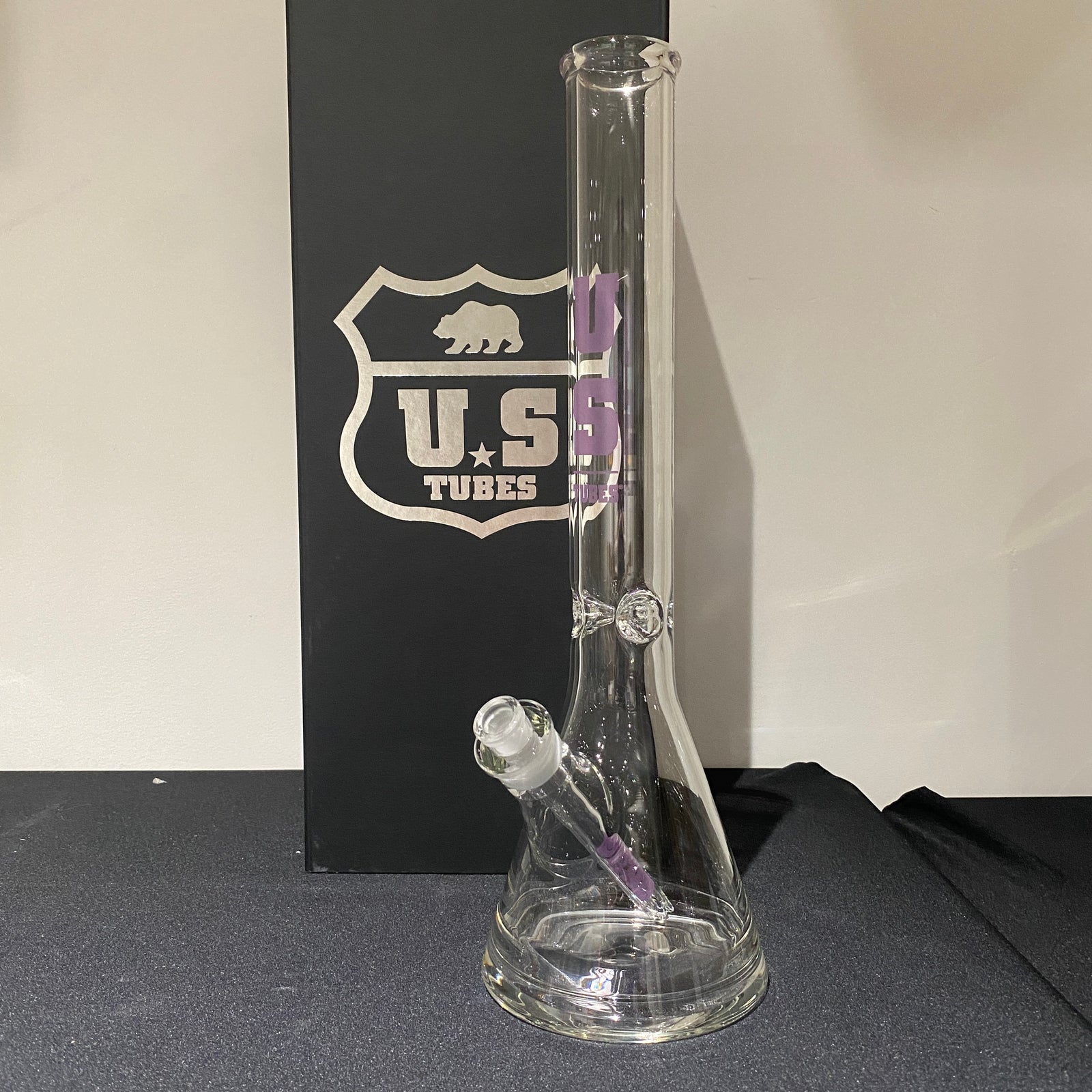 US Tubes 17 Inch Flagship Beaker 50 x 5mm with 19mm Joint and Display Box (Purple Block Decal)