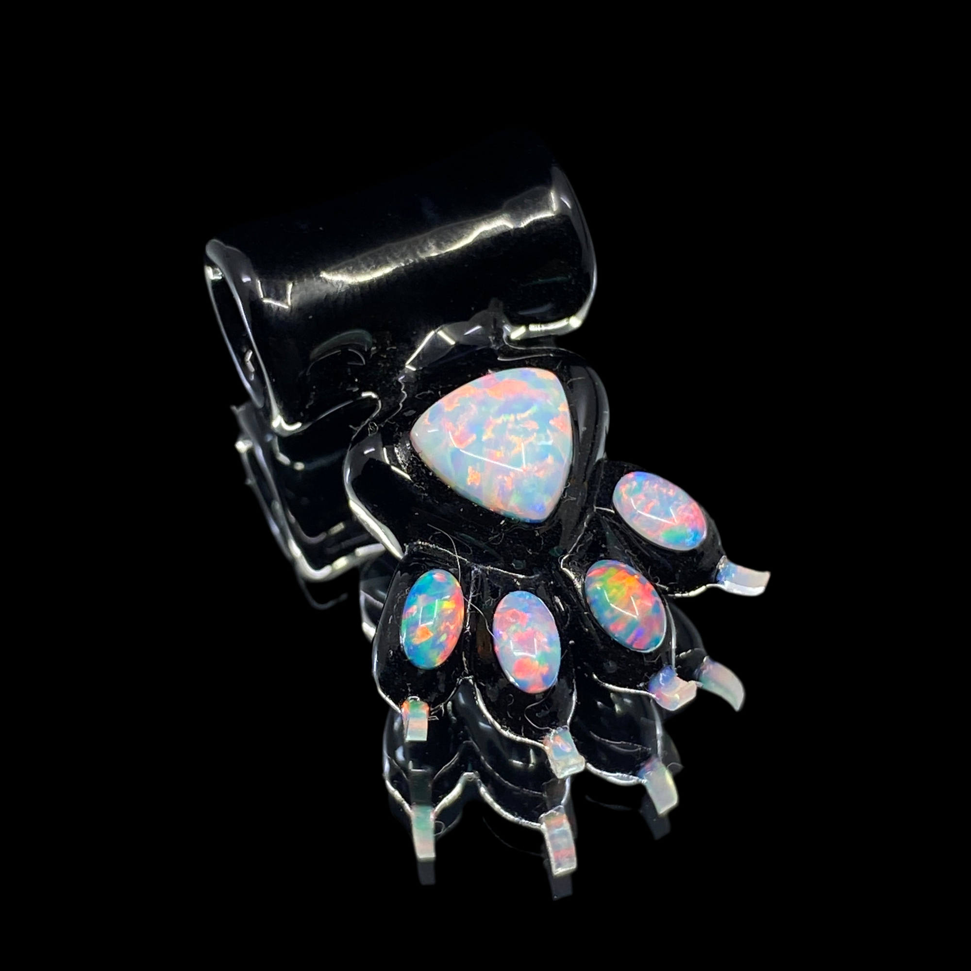 Swanny Opal Paw Pendy (Black)