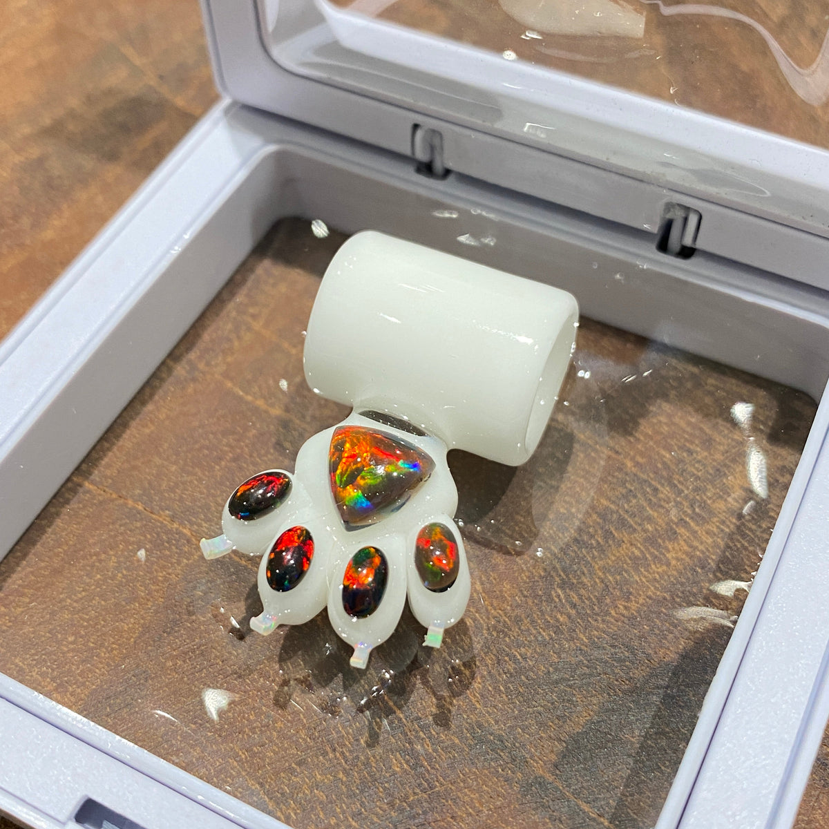 Opal Paw Pendy (White)