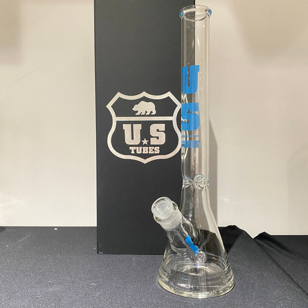 US Tubes 19 Inch Flagship Beaker 50 x 5mm with 29mm Joint and Display Box (Blue Block Decal)